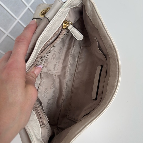 Michael Kors Fulton Shoulder Flap Purse Shoulder Bag with Gold Chain - Picture 10 of 15